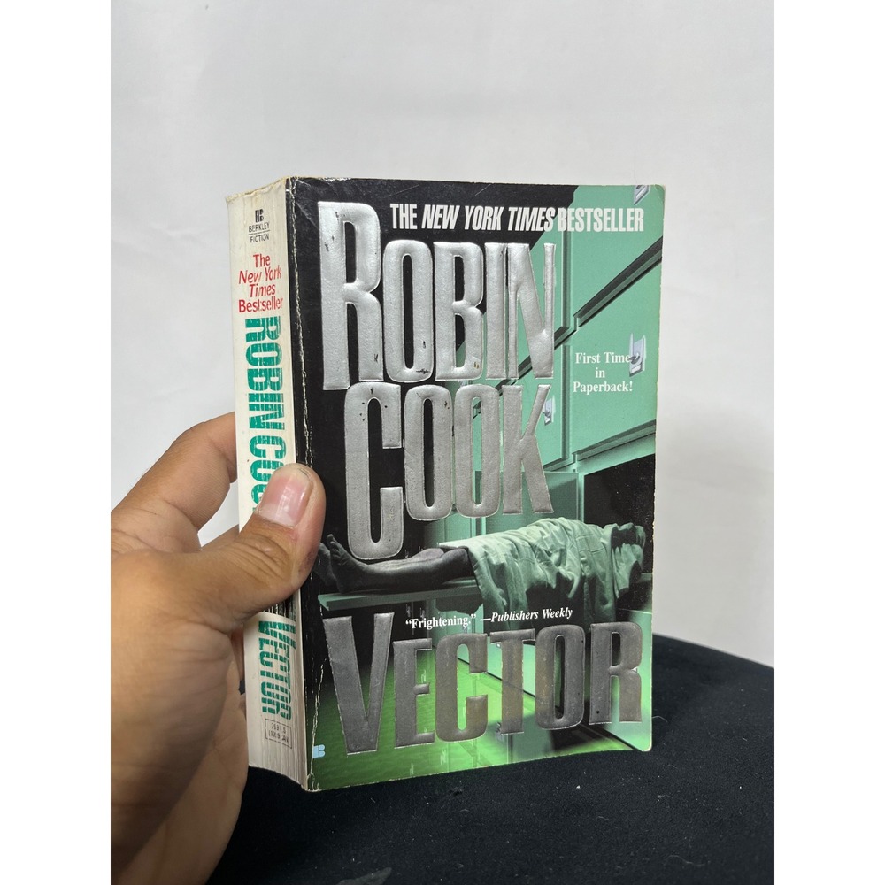 Vector by Robin Cook Mass Market Paperback Medical Thriller Berkley Fiction 1999